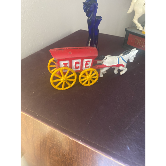 Metal ice truck pull bye a horse - Picture 2 of 2